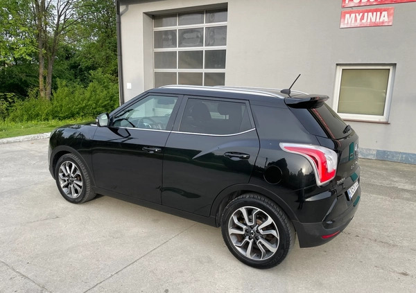 SsangYong Tivoli cena 37900 przebieg: 103000, rok produkcji 2015 z Lubaczów małe 277